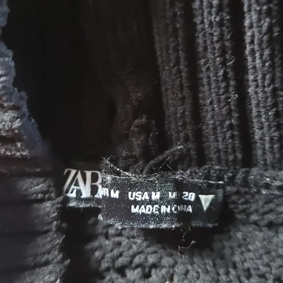 Zara Black Textured Wave Knit Cropped Turtleneck Sweater - Picture 4 of 5